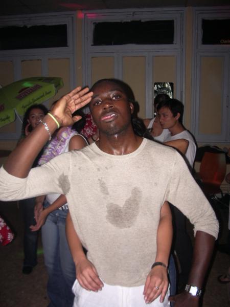 thi�ry en mode repos!!! ki se cache derriere?